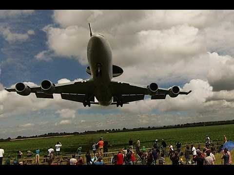 RAF Waddington airshow 2014 landings, some quite low