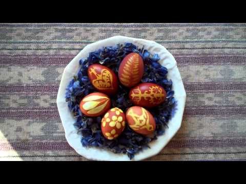 how to dye easter eggs with onion shells and flowers