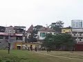 Mot chi nguoi dan toc Muong treo qua hang rao TKS
