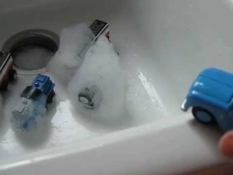 ThinkFastToys - Washing the engines. Engines getting ready for a foaming bath.