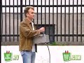 Ayudando a destrozar un auto - Cámara Oculta