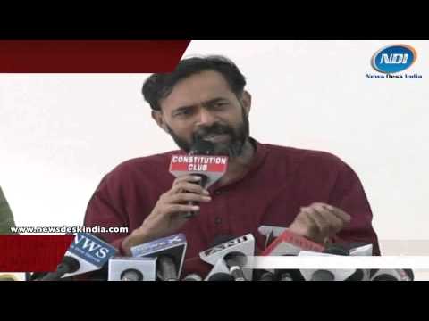 yogendra - Date: 18-09-2013 Aam Aadmi Party leader Yogendra commenting on the latest surveys conducted in Delhi for the Delhi Assembly. He was interacting with media wi...
