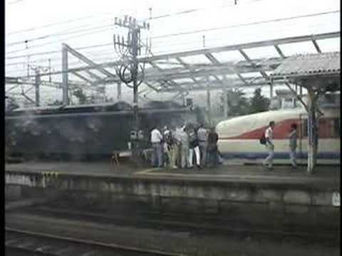 489系「白山」軽井沢駅に到着