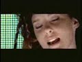 belinda (15 de agosto de 1989) es una actriz y cantante de pop mexicana

belinda naci� en la ciudad de madrid, pero desde muy peque�a radica en la ciudad de m�xico. en el 2000 inici� su carrera en la televisi�n mexicana como actriz en la telenovela infantil, amigos x siempre con mart�n ricca. posteriormente protagoniz� otras telenovelas como, aventuras en el tiempo, junto a christopher uckermann y c�mplices al rescate, telenovela en la que interpret� a dos personajes simult�neamente (mariana y silvana). en esta �ltima, no pudo continuar por problemas ajenos a belinda y fue remplazada por la actriz daniela luj�n. adem�s de participar en la trilog�a, belinda colabor� en los soundtracks de estas telenovelas logrando altas ventas a nivel nacional. tambien cabe destacar que hizo una peque�a participaci�n en la telenovela corazones al l�mite donde interpret� el tema principal de la misma.

en 2003, lanz� su primer �lbum hom�nimo belinda, vendido en latinoam�rica y principalmente en m�xico. ese mismo a�o, sali� a la venta el dvd 