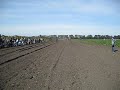 Op de Praktijkdag Suikerbieten en Energieboerderij op 17 september op PPO-locatie Vredepeel, werd onder andere een banden en bandspanningsdemonstratie gehouden. De toelichting werd door Richard Korver (DLV Plant) gegeven. Twee identieke trekker/kipper-combinaties leggen een stuk af van 200 meter. De rechter kipper staat op 1,6 bar, de kipper achter de linker trekker staat op de veel te hoge bandspanning van 3,5 bar.