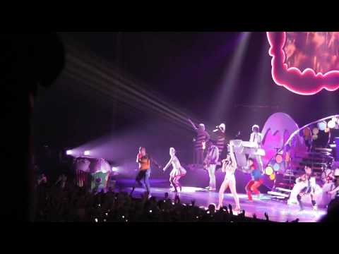 Katy Perry - Firework live in HD! - Tour 2011 - (re: Manchester Evening News Arena , MEN Arena -