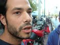 alexis matis,joven secretario comunista de nea smirni/atenas explica al periodista italiano de television claudio coronati el porque de la huelga de ayer que gracias a la masiva participacion de su partido(kke) paralizo' la capital y a toda grecia...