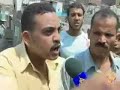 تقرير : حسين عبد الغنيتاريخ بث التقرير : 7/9/2008قال مراسل الجزيرة في القاهرة إن نحو ثلاثين شخصاً لقوا حتفهم، وجرح نحو أربعين آخرين، في انهيار كتل صخرية جبلية في منطقة الدويقة، شرق القاهرة، فوق بيوت آهلة بالسكان. وأوضح مراسل الجزيرة أن مئات من رجال الإنقاذ من الجيش المصري يحاولون إيصال المعدات إلى مكان الانهيار للبدء في انتشال الصخور التي تراكمت فوق المئات الذين ما زالوا تحت الأنقاض.