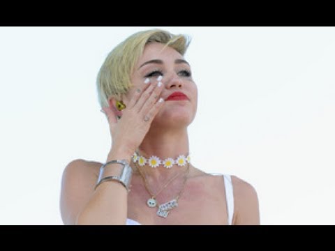 Breaks - MILEY'S UNCENSORED PICS HERE: http://www.youtube.com/watch?v=0EPL6rWvokM&feature=youtu.be Miley Cyrus Breaks Down Crying During 'Wrecking Ball' (iHeartRadio)...