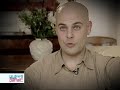 un chauve ridicule se ridiculise dans un diner presque parfait