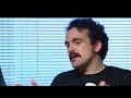 nacho vigalondo le explica a cristina teva (cinexpr�s, canal+) el juego para internet que ha dise�ado para promocionar su �pera prima. adem�s, se prest� a rodar una espectacular entrada en nuestro edificio, gan�ndole tiempo al tiempo.