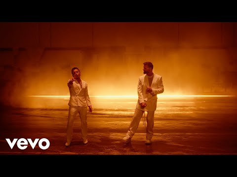 Ricky Martin, Christian Nodal “Fuego de noche, nieve de día”