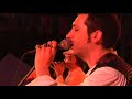 sacha et mona se marient...tout le village de plechti se d�place...la caravane passe orchestre cette fiesta d�lirante et