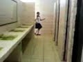 relajo en el baño deniñas