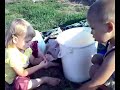 Csonti és a gyerekek/Maggots and the kids. Csonti és a gyerekek/Maggots and the kids.