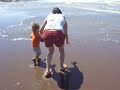 Facu y Nico en la Playa de Monte Hermoso con Mam�