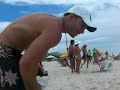 Na praia