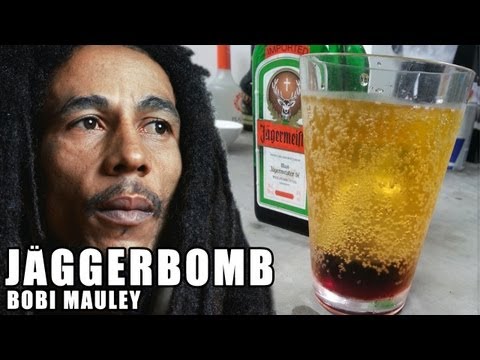 drinks - INSCREVA-SE no canal! CURTA o vídeo!) Jägerbomb! Um bom drink fantástico feito com Jägermaister, uma bebida toda trabalhada nas ~ERVAS~! Compre nossa porra!...