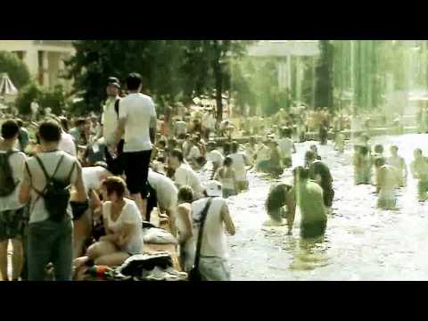 Rusos calman el calor jugando con pistolas de agua