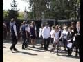 Sk�adanie kwiat�w przed pomnikiem