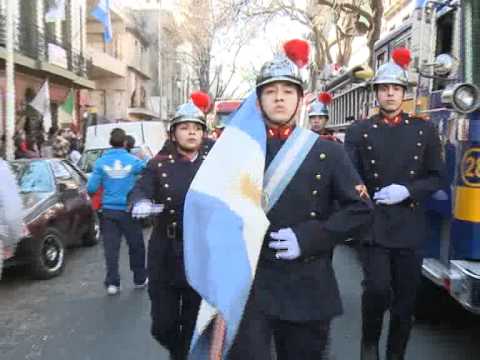 Festejos por el Día del Bombero Voluntario en el barrio de La Boca