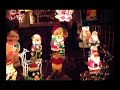 sana ngayong pasko

pasko na naman ngunit wala ka pa
hanggang kailan kaya ako maghihintay sa iyo
bakit ba naman kailangang lumisan pa
ang tanging hangad ko lang ay makapiling ka

refrain:
sana ngayong pasko ay maalala mo pa rin ako
hinahanap-hanap pag-ibig mo
at kahit wala ka na
nangangarap at umaasa pa rin ako
muling makita ka at makasama ka
sa araw ng pasko
pasko na naman ngunit wala ka pa
hanggang kailan kaya ako maghihintay sa iyo
bakit ba naman kailangang lumisan pa
ang tanging hangad ko lang ay makapiling ka

refrain:
sana ngayong pasko ay maalala mo pa rin ako
hinahanap-hanap pag-ibig mo
at kahit wala ka na
nangangarap at umaasa pa rin ako
muling makita ka at makasama ka
sa araw ng pasko, oh
(repeat refrain)
sana ngayong pasko...
