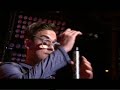 Robbie Williams cannae see man [Electric Proms 2009]
