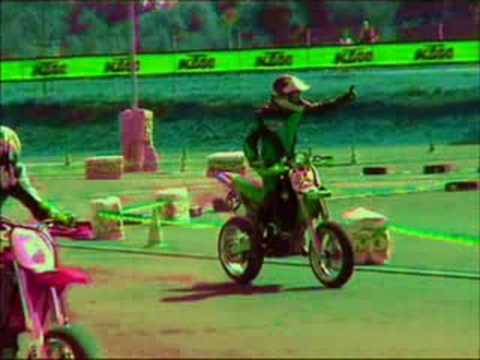 acrobazie con supermotard