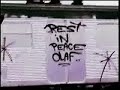 graffiti bombing tagging train