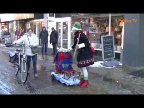 Kunststof Schaatsbaan tijdens Wintersedag in Putten