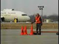 Mouse Stops Jet Airliner! Mouse Stops Jet Airliner!