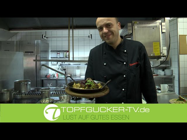 Wildschweinmedaillons | sautierte Champignons | Speck-Serviettenknödel