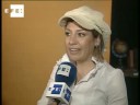 Voluntarios posan desnudos en calendario para comprar una ambulancia .