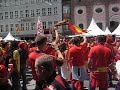 fiesta que se monto en las calles de inssbruck antes del partido