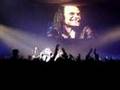 Yannick Noah boit a notre santé (et reprend Annie Cordy)