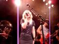 Bekijk videoclip 'Ilse DeLange - Puzzle Me'