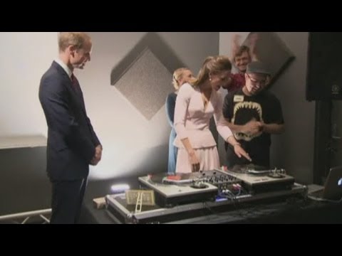 Will's - Subscribe to ITN News: http://bit.ly/1bmWO8h The Duke and Duchess of Cambridge showed off their street credentials in Adelaide with both trying their hands at DJing on their tour of Australia....