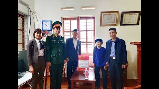 Chủ tịch UBND thành phố Nguyễn Mạnh Hà tặng quà Tết người có công