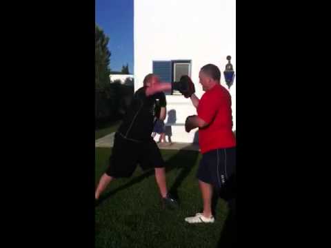 how to fit boxing gloves
