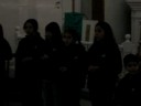 esta es una presentacion del coro de voces blancas de la emac (escuela moderna de las artes y las comunicaciones) de iquique - chile.
ellos aparecen cantando en la iglesia de matilla y salon bernardo ohiggins de pica.
