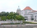 Video Clips: From the view of Elgin Bridge 埃尔金桥 Already a draw by day for its historical charm and landmarks, the Singapore River 新加坡河 is also synonymous with waterfront alfresco dini