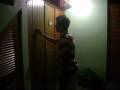 1, 2, 3, toca en la pared