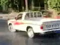 Autsch - so f�hrt man kein Auto !!!