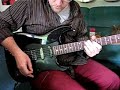 cette guitare possede un convertisseur midi integr� , ainsi qu'un expandeur interne avec une banque de 64 sons polyphoniques.elle est branch�e en direct dans un ampli guitare.le loop sur lequel je joue a aussi �t� enregistr� avec cette guitare sur un jamman.
elle est � vendre