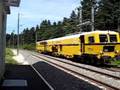 Passage d'une bourreuse en gare de La Joux