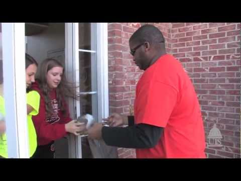 UIS students collect over 6500 pounds of food on Halloween