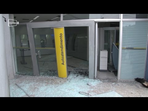 Criminosos atacam agência bancária no Jardim Zaíra