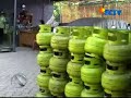Naiknya harga elpiji 12 kilogram membuat banyak warga Depok, Jawa Barat, akhir-akhir ini, beralih ke elpiji tiga kilogram. Warga beralih menggunakan tabung tiga kilogram karena lebih murah. Ini membuat permintaan tabung gas ukuran tiga kilogram melonjak 10 persen.