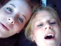Sängerinnen Iris und Franzi singen beim Zelten Sängerinnen Iris und Franzi singen beim Zelten
