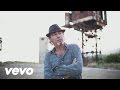 Luca Carboni Cazzo Che Bello L'amore Video and Lyrics